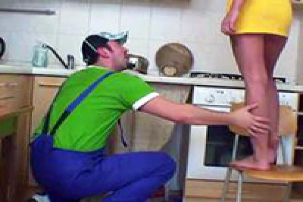 Plumber Wanted To Clean Girls Pipes Too Fuqer Video