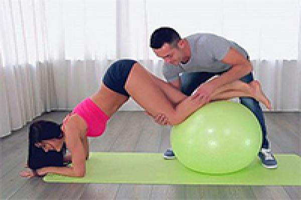 600px x 400px - Yoga Teacher Makes His Student To Suck His Huge Cock - Fuqer Video
